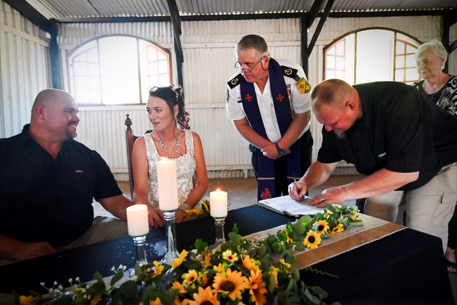Wedding ceremony by Dr. Gerrit Rademeyer in Eshowe